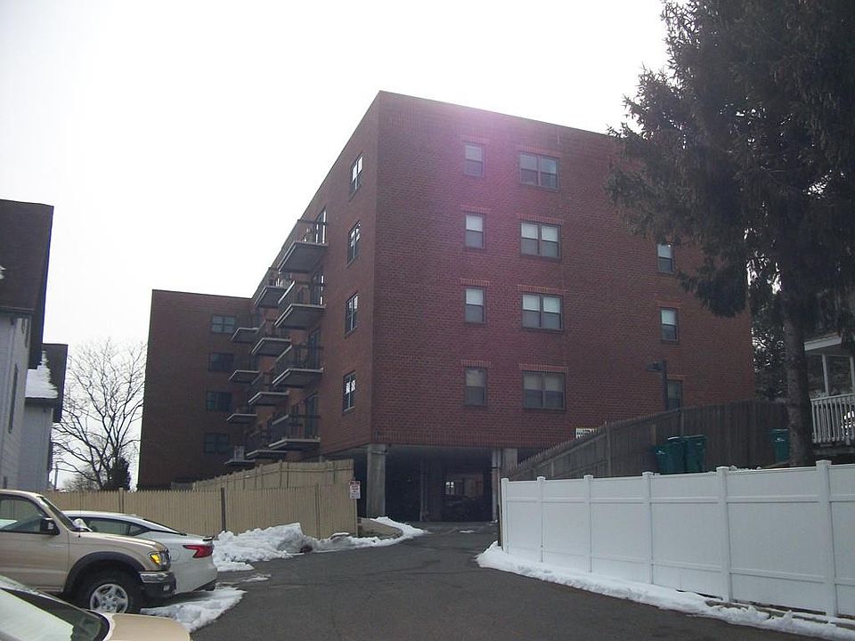 1st image of 12 Chancery Ct #Penthouse 8