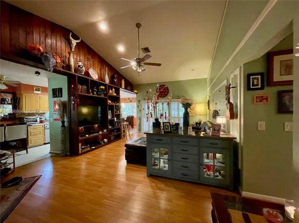 9360 Chelsea Dr S, Plantation, FL 33324