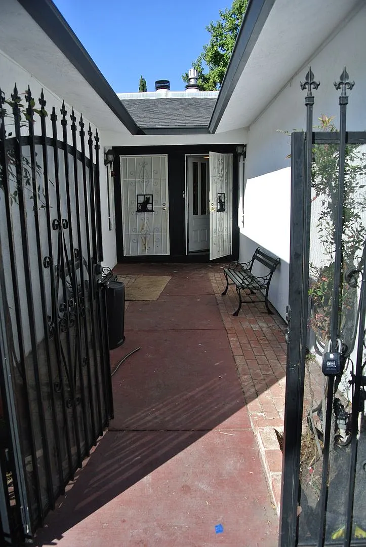 3 Bedroom, 2 Bathroom Duplex with Two Car Garage in Antioch — Photo 2