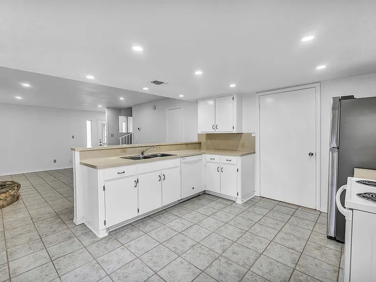 4010 Cima Serena Dr #B — Photo 7