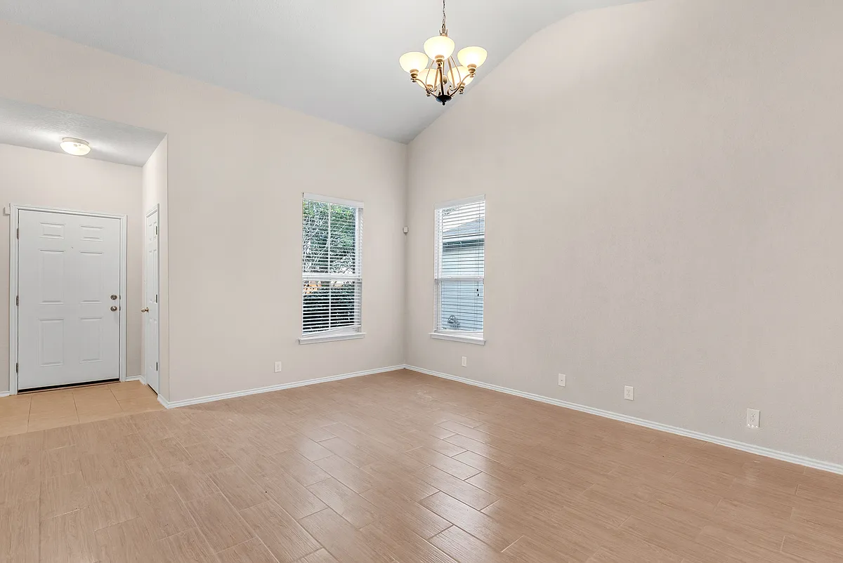 Building Photo - 10814 Mustang Oak Dr