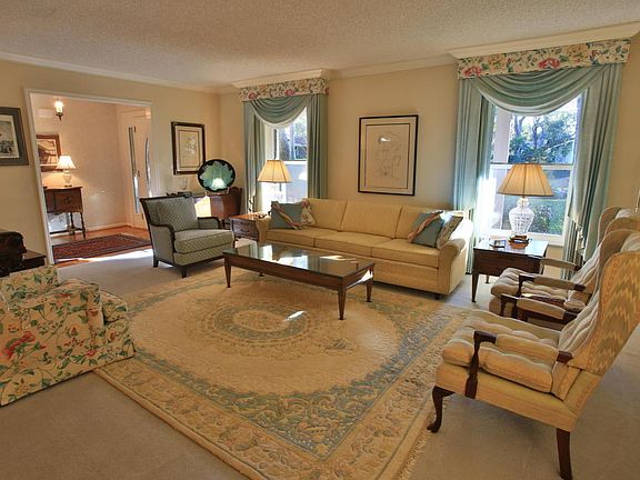 5th image of 136 River Bluff Dr