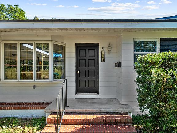 2nd image of 2509 COLUMBINE Drive N