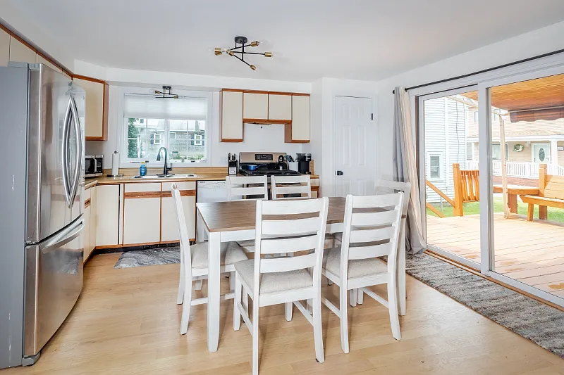 4 bed, $2,500 — Photo 3