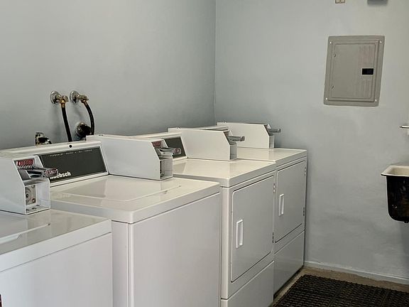 2nd image of 815 Loma Ave APT 12