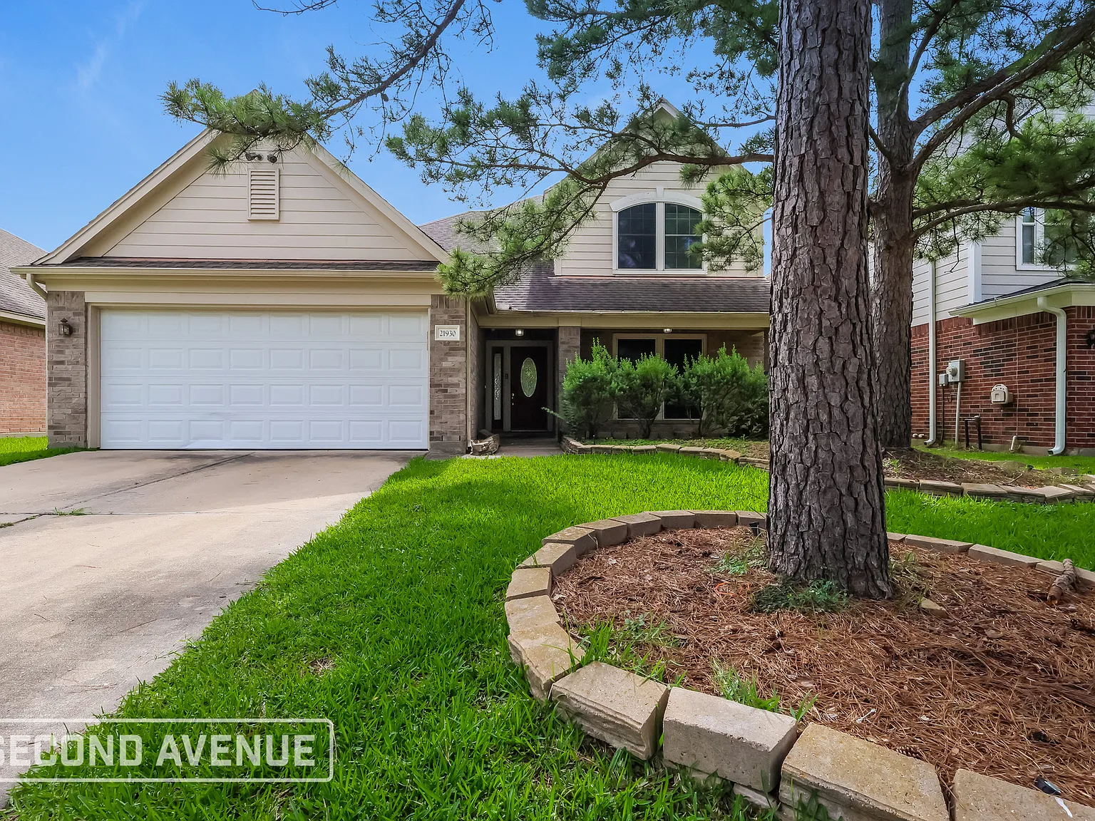 5 bed, 2.5 bath, 2432 sqft, $3,195 — Photo 1
