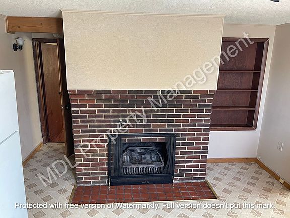 3rd image of 909 S Wenona St #2