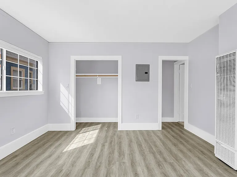 840 55th St #1 — Photo 3