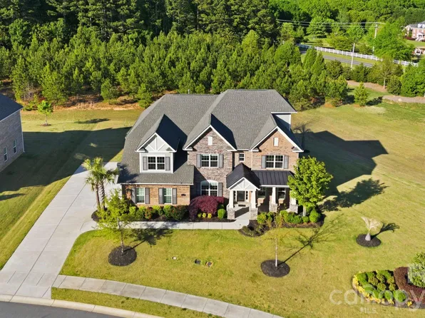 1020 Liggets Dr, Matthews, NC 28104