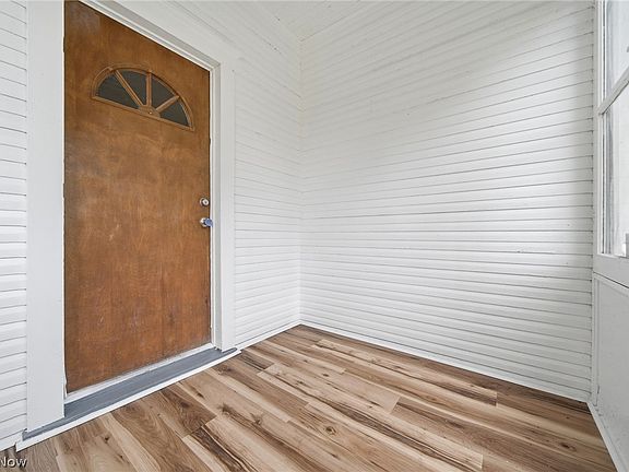 2nd image of 1512 Bonnot Pl NE