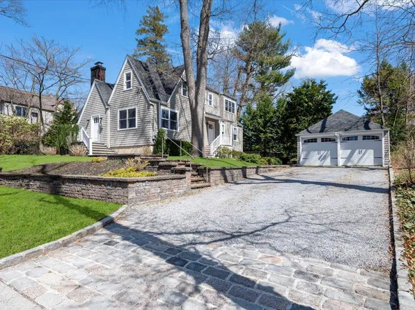 3 Barberry Lane, Sea Cliff, NY 11579