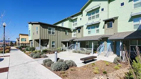 Esposti Park Apartments — Photo 2