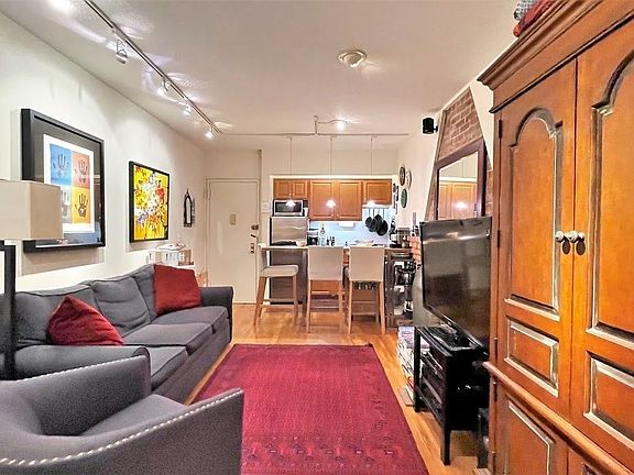 4th image of 312 W 76th St APT 1R