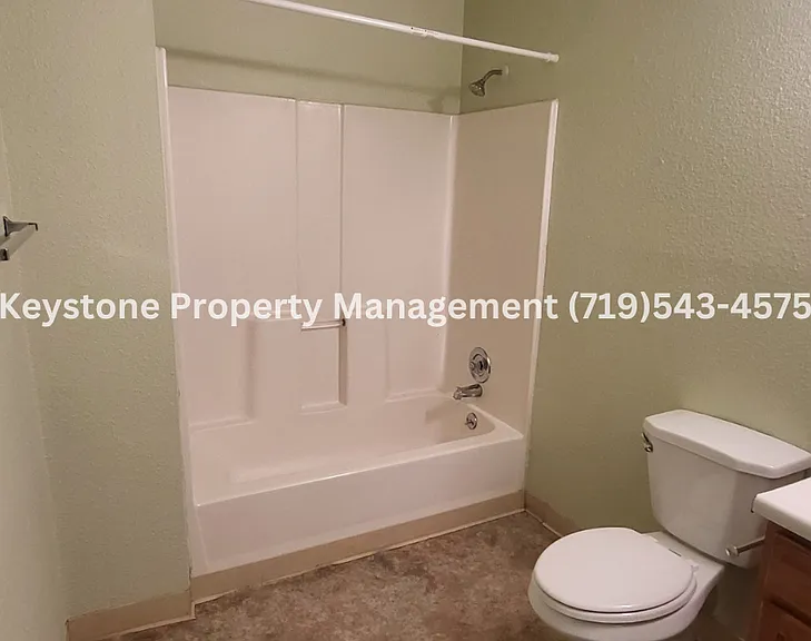 420 W 10th St #3 — Photo 9