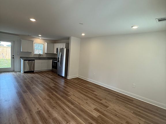 2nd image of 1002 Waterford Ln