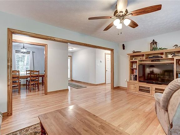 4th image of 9660 Windamere Dr