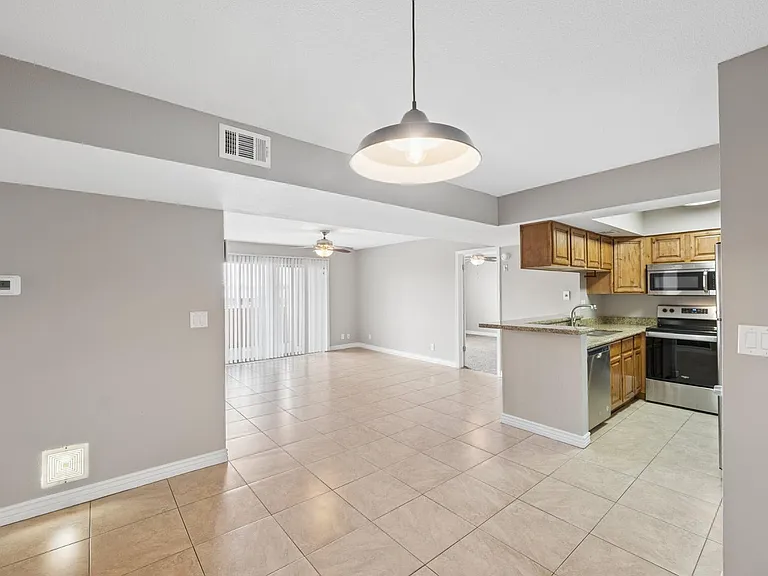 540 N May St #3122 — Photo 7