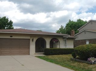 18595 Fernlea Dr, Macomb, MI 48044