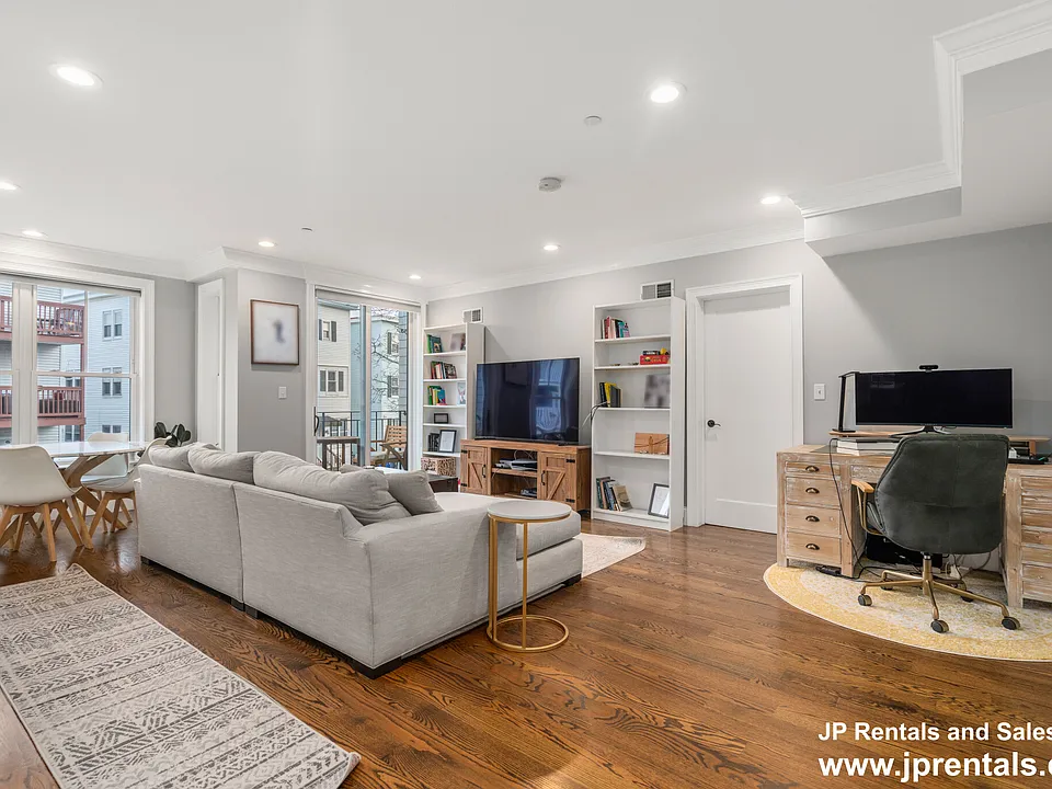 136 Sydney St #5
