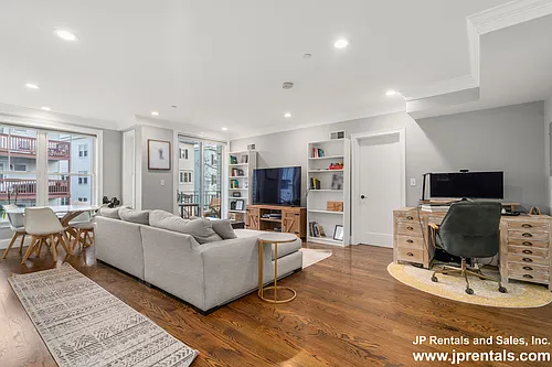 136 Sydney St #5 Photo 1