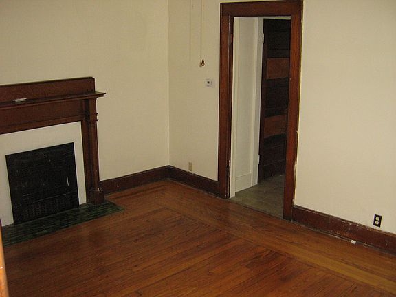 3rd image of 121 Sedgwick St #1