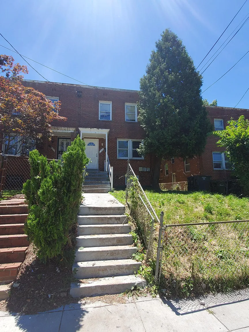 4625 Hillside Rd SE photo 1