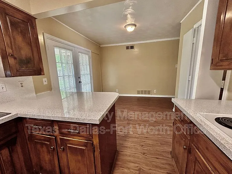 2411 E Mitchell St — Photo 15