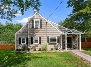 2 Sloan Ln, Lebanon, NJ 08833
