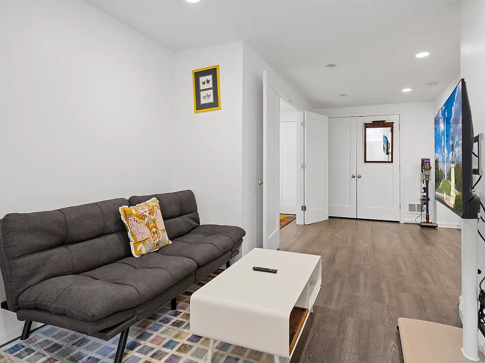 4464 Greenwich Pkwy NW #BASEMENT