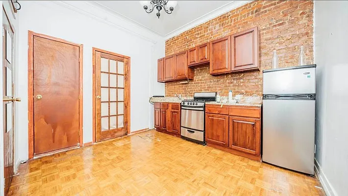 Rented by ERNY LLC | media 24