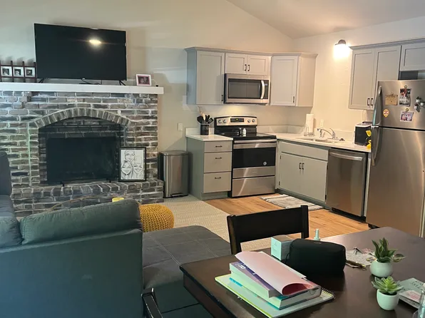 226 E 3rd St #A, Bonner Springs, KS 66012