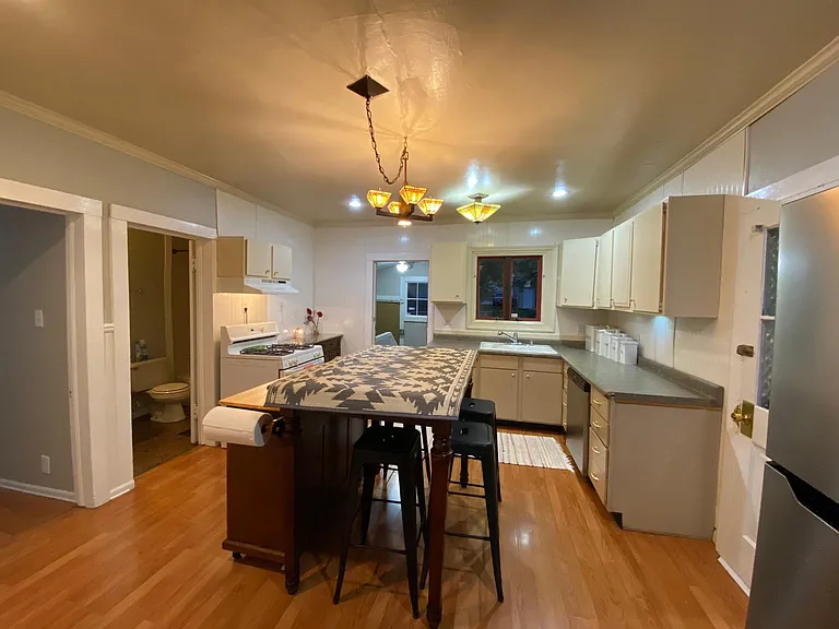 410 E Mill St — Photo 18