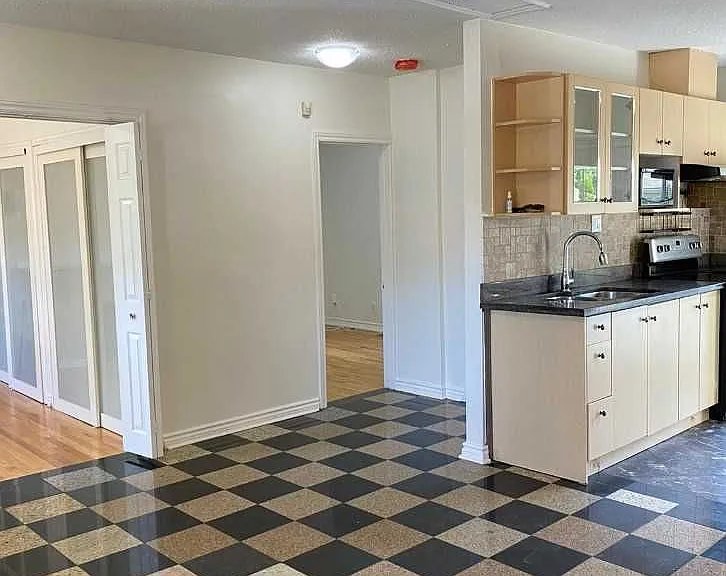 617 The Queensway #MAIN FL — Photo 7
