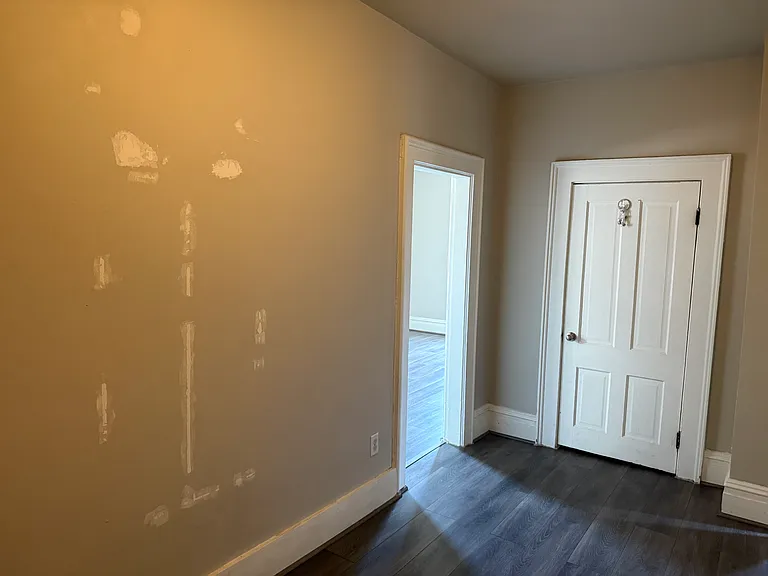 306 W Locust St #3 — Photo 3