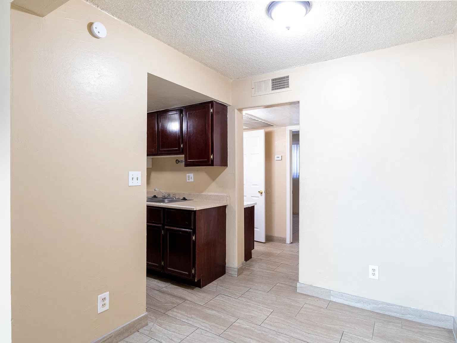 819 S Stapley Dr Mesa AZ 85204 — Photo 4
