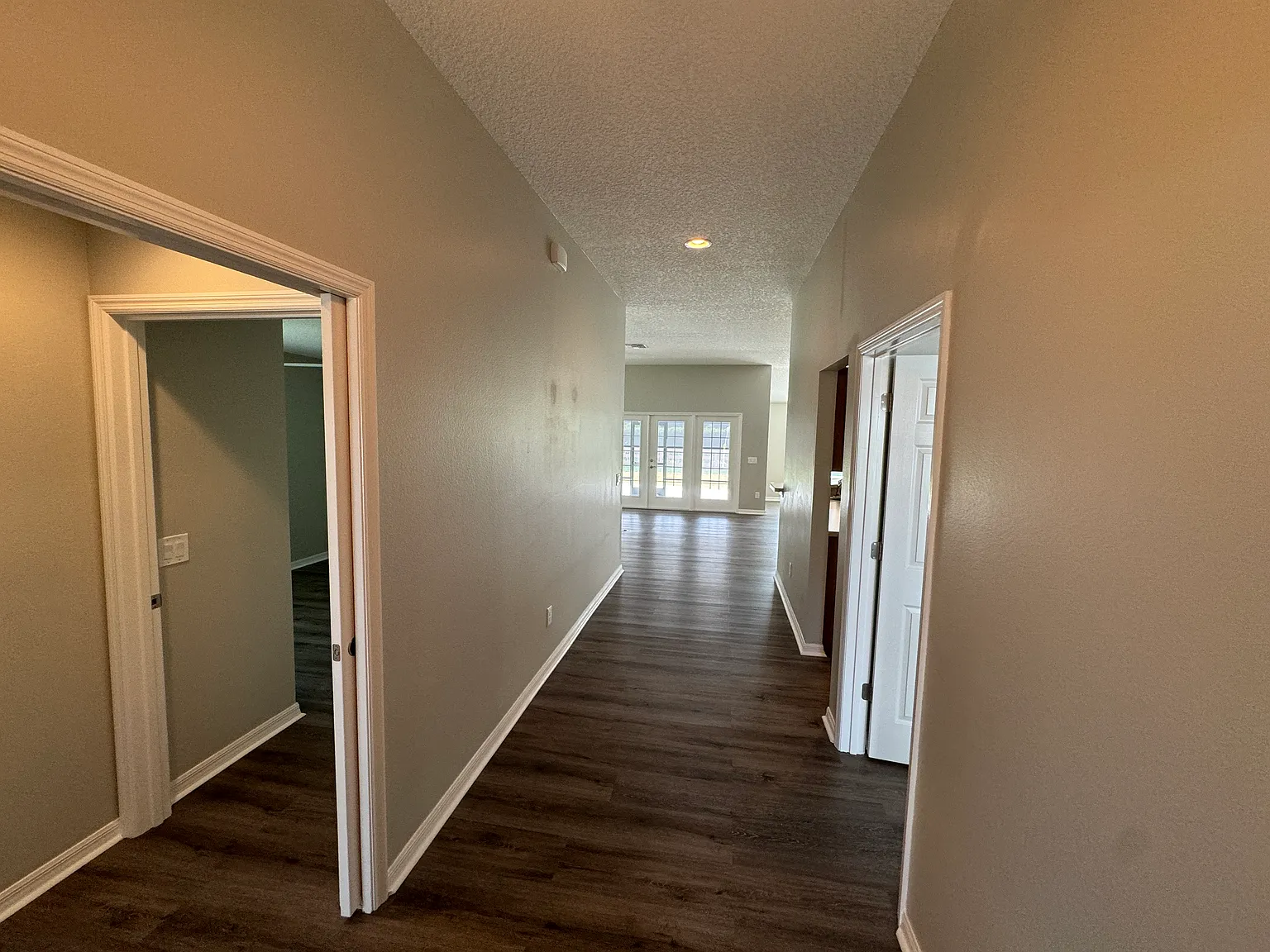 Beautiful 4 bed 2 bath 2 C/G in Oxford Oaks — Photo 2