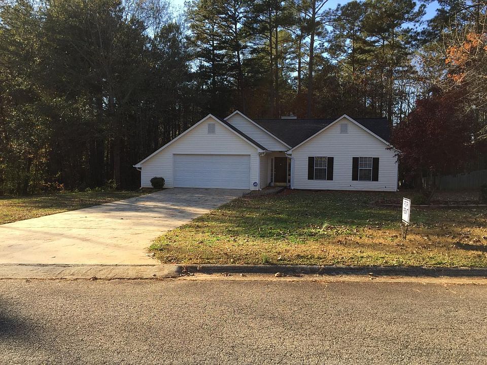 Ranch home on large level lot