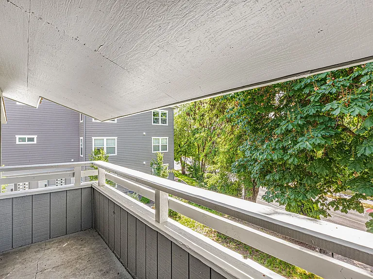 River Court Apartments - Updated Units With A View! — Photo 24