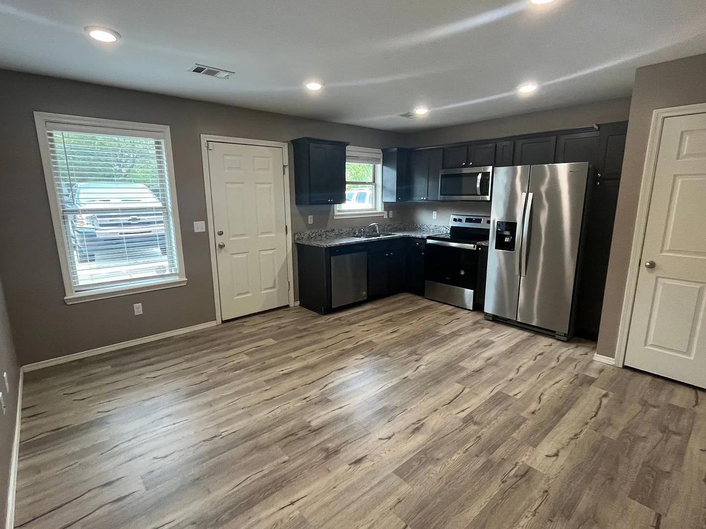 811 S Denver Ave 1-7 — Photo 3