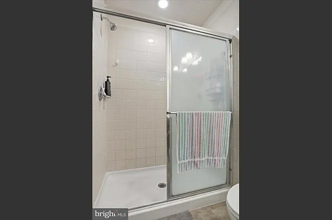 3 bed, 2324 sqft, $1,900 — Photo 3