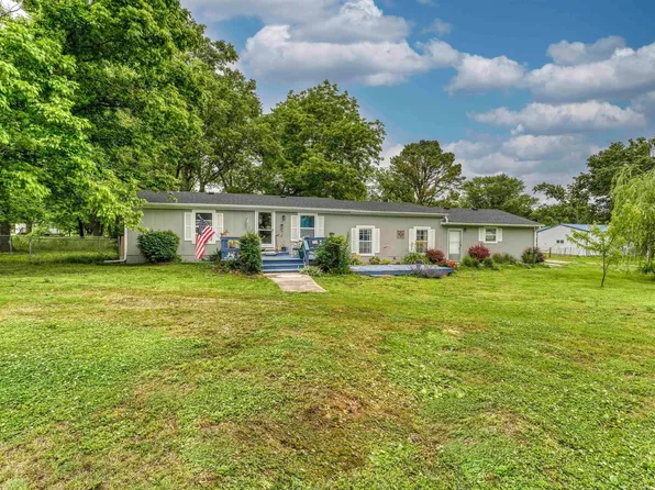 310 S 6th St, Deepwater, MO 64740