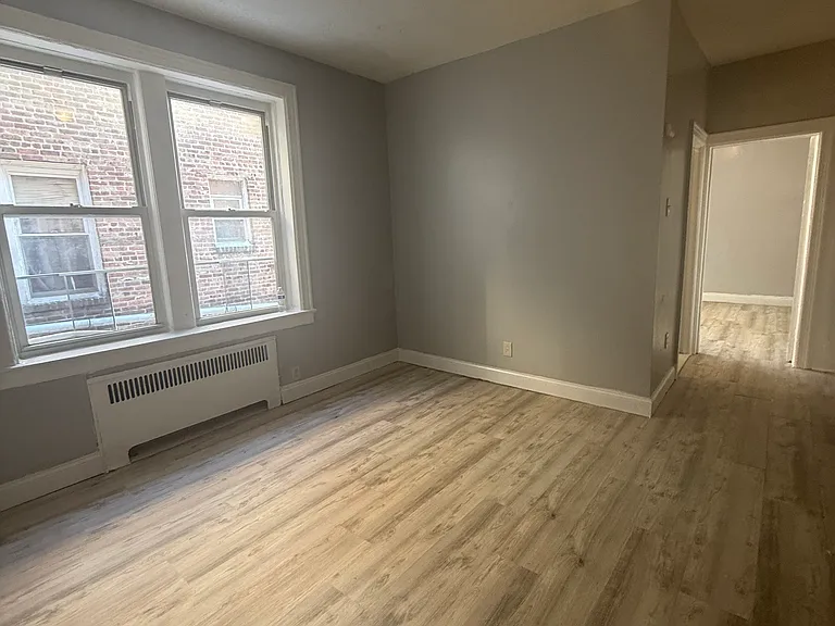 129 Schofield St #2R — Photo 5