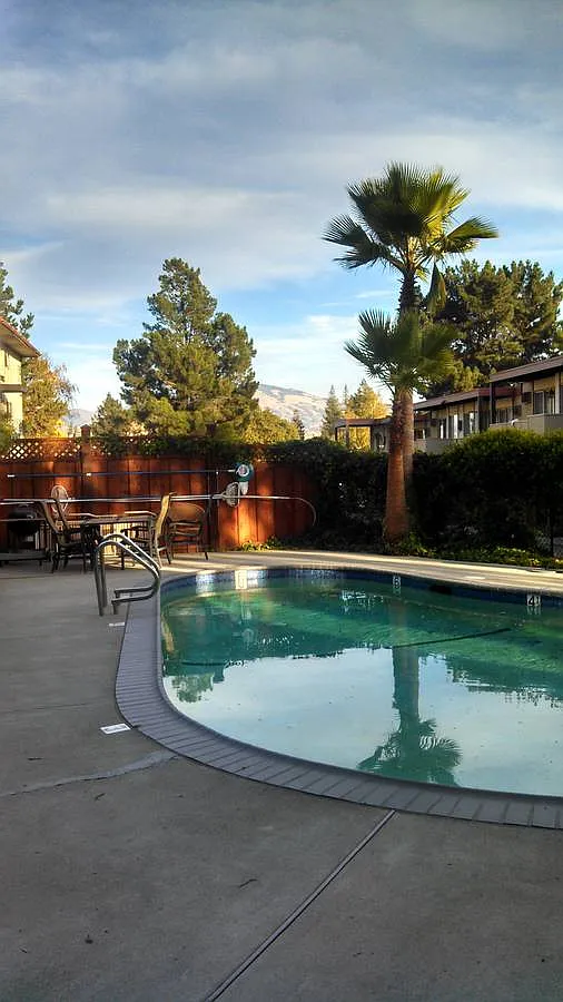 2 bed, 1000 sqft, $2,500 — Photo 1