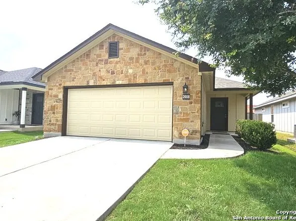 2608 Alamo St, Gonzales, TX 78629
