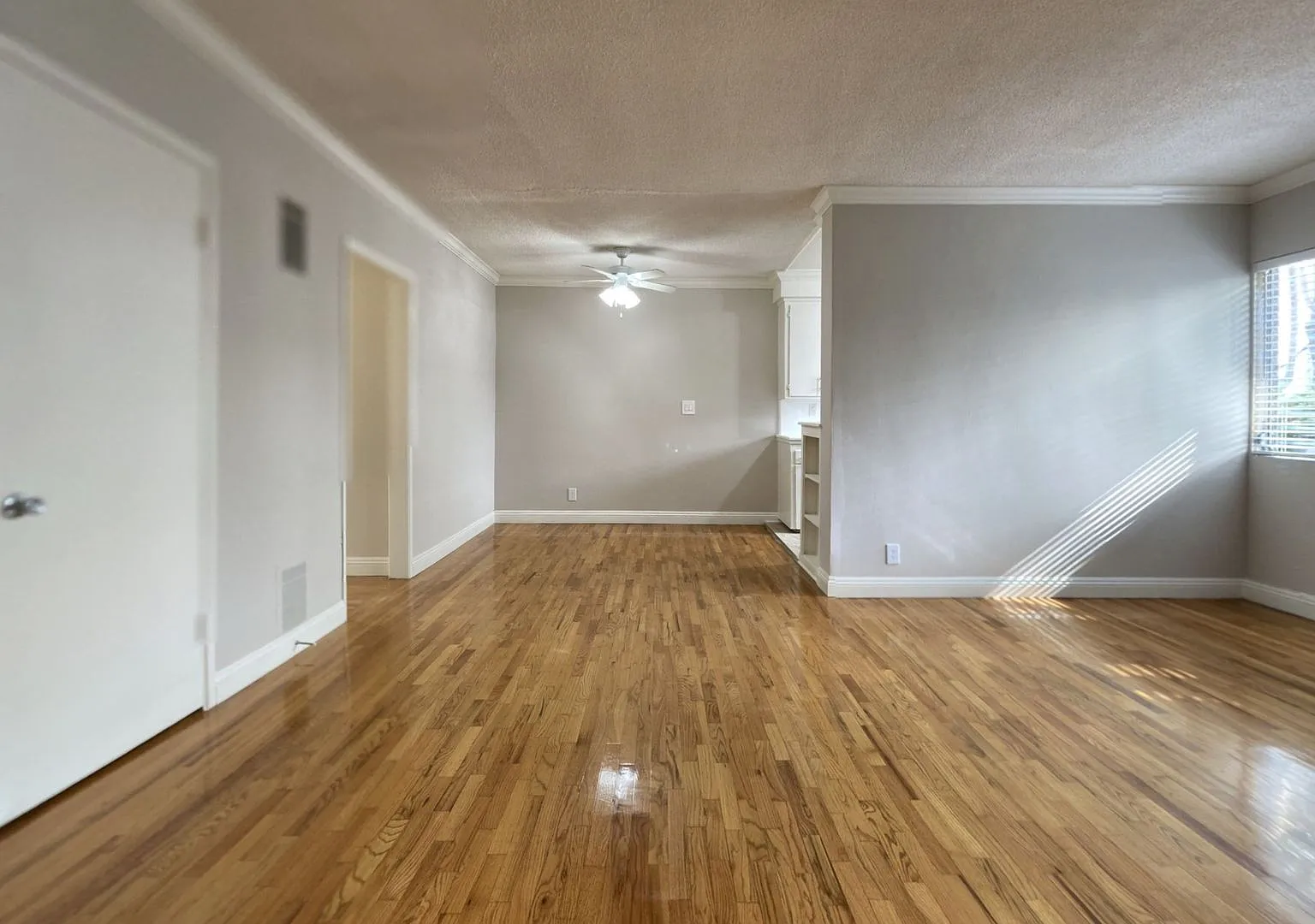 Stanley Gardens Apts - Spacious, Bright and Beatiful One Bedroom! CALL NOW! — Photo 4