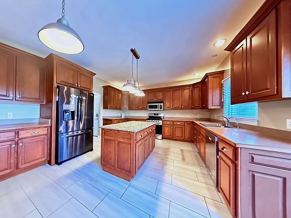 5th image of 102 E Sapphire Ln