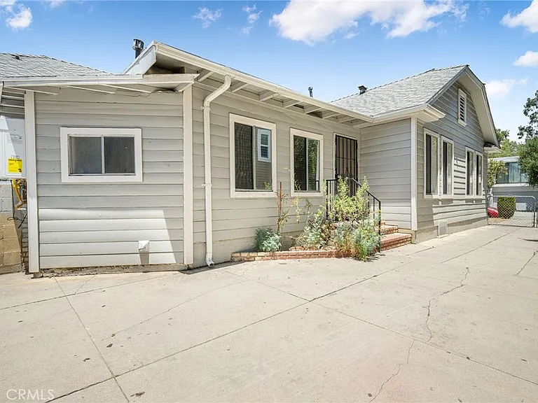636 NW Pioneer Dr #1 — Photo 4