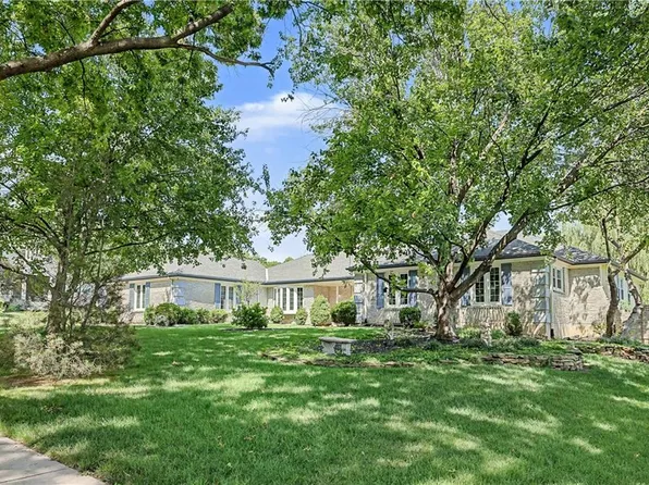 8311 Juniper St, Prairie Village, KS 66207