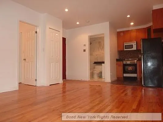 Rented by Bond New York | media 23