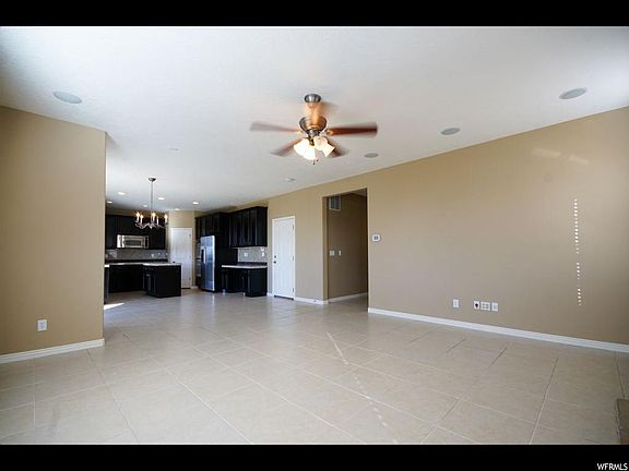 kitchen/dining open floor plan